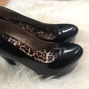 ⭕️SOLD ⭕️ Black patent heels